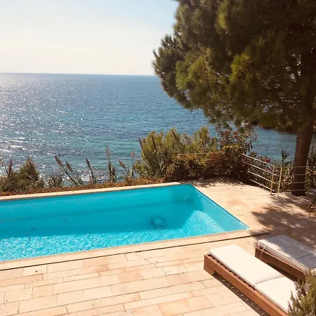 Villaparadiso Front Makris Gialos