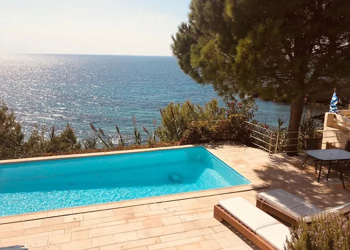 Villaparadiso Front Makris Gialos