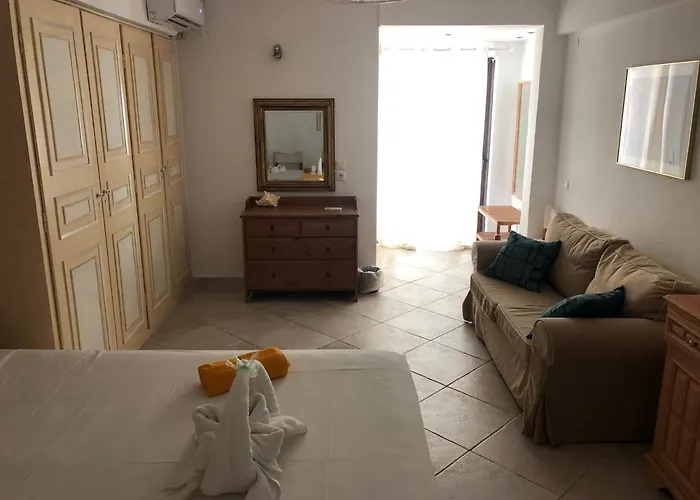 Villaparadiso Front Makris Gialos